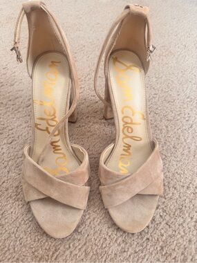 New Never Worn Sam Edelman Beige Suede Crisscross Ankle-Strap Heels